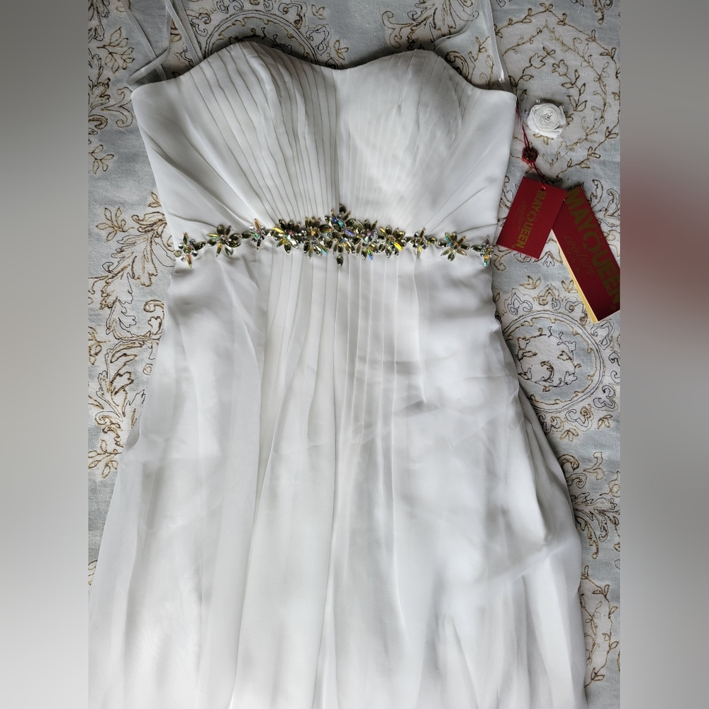 NWT Size 6 Ivory Wedding dress. Chiffon shawl and straps included. - Picture 3 of 8